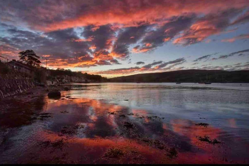 Beautiful Spacious Old Schoolhouse With Stunning Sea Views And Beach Nearby Villa Port Bannatyne Eksteriør billede